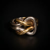 Ring met liefdesnkoop in goud en platina